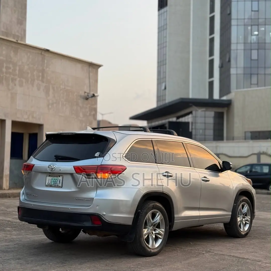 Toyota Highlander Limited 4dr SUV AWD (3.5L 6cyl 6A) 2015 Silver