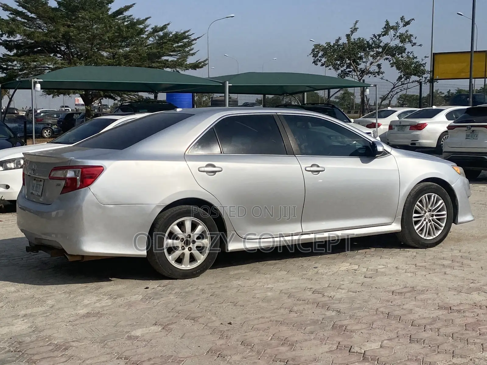 Toyota Camry SE 4dr Sedan (2.5L 4cyl 6A) 2013 Silver