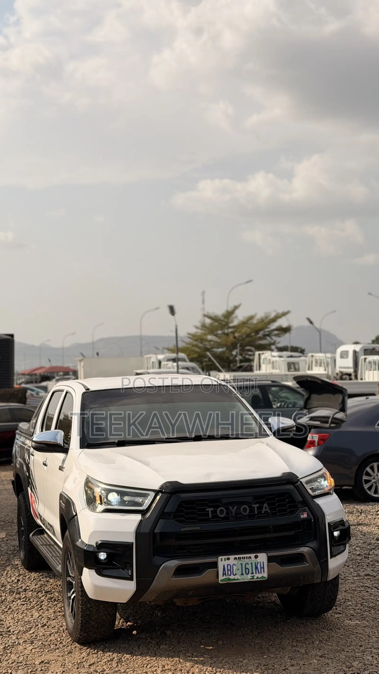 Toyota Hilux SR 2015 White