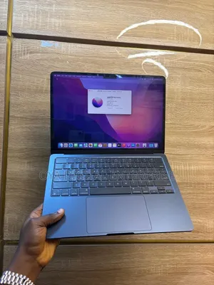 Laptop Apple MacBook Air 2022 M2 8GB Apple M2 SSD 256GB