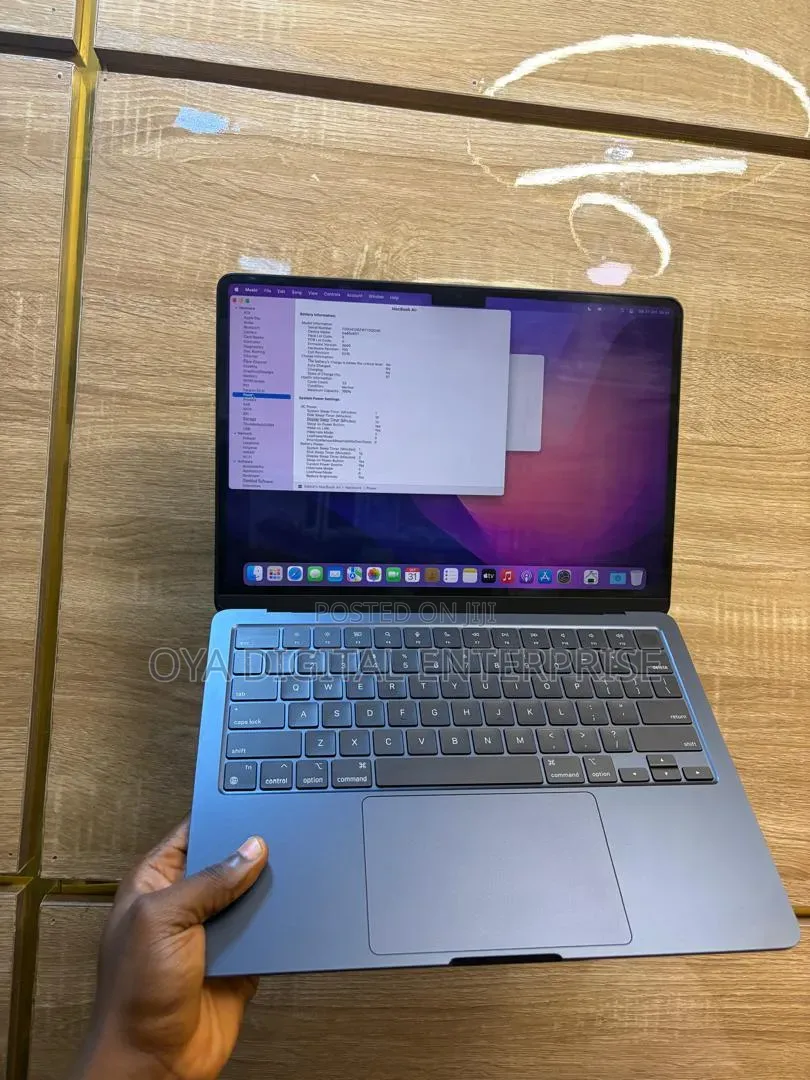 Laptop Apple MacBook Air 2022 M2 8GB Apple M2 SSD 256GB