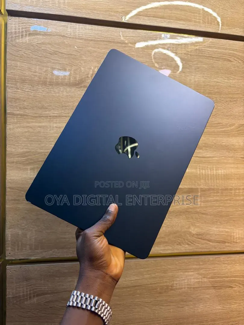 Laptop Apple MacBook Air 2022 M2 8GB Apple M2 SSD 256GB