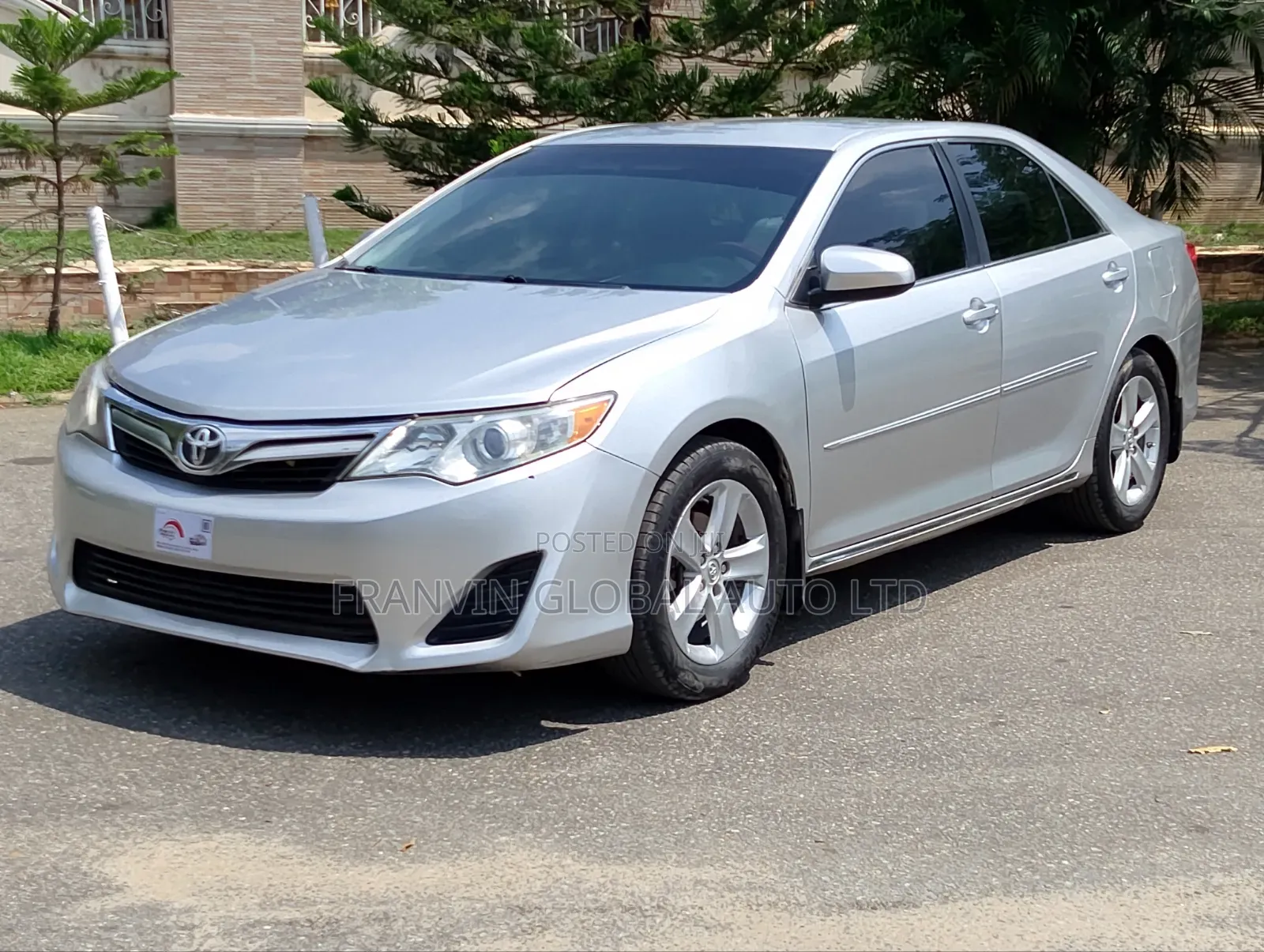 Toyota Camry LE 4dr Sedan (2.5L 4cyl 6A) 2012 Silver