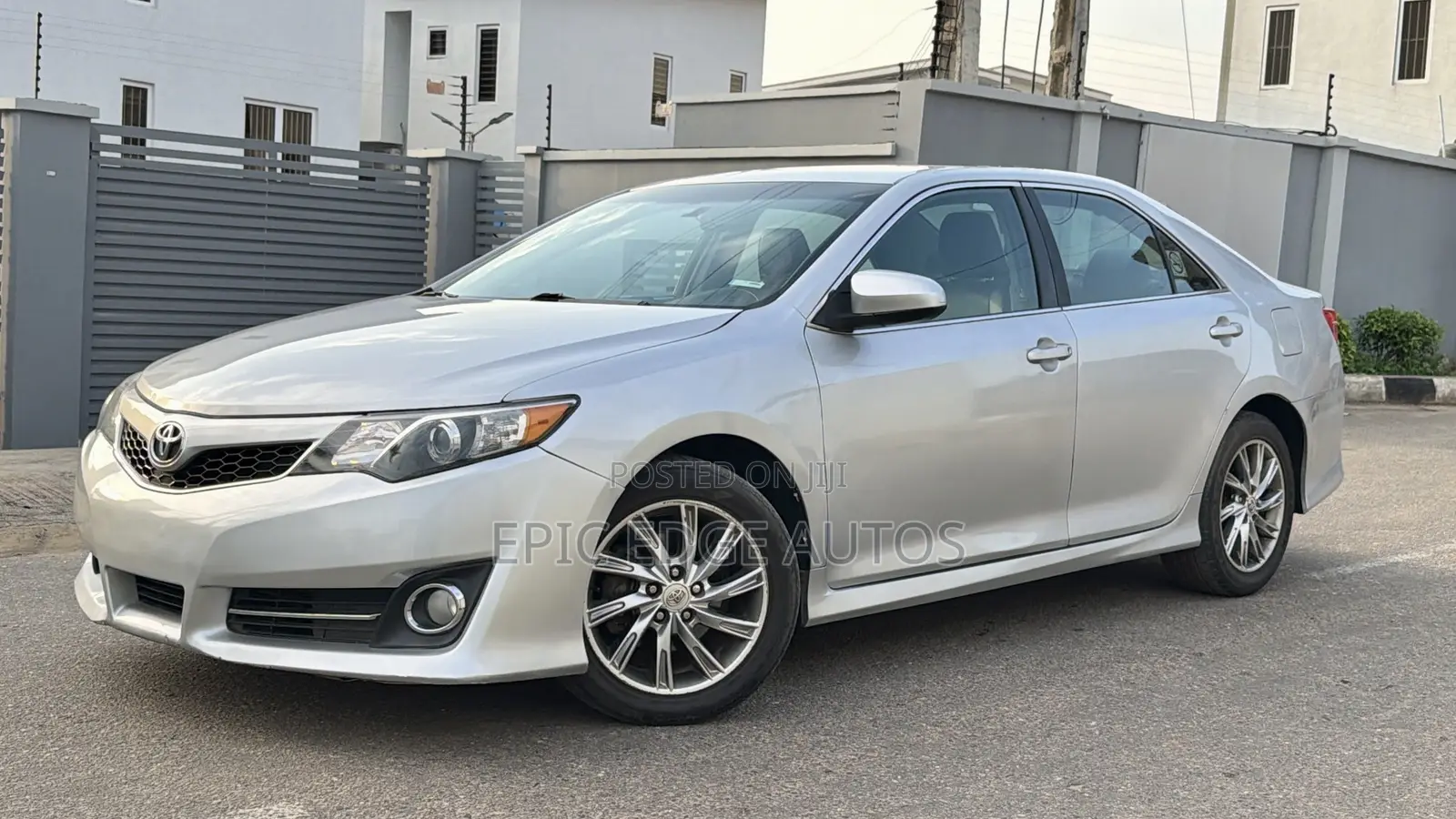 Toyota Camry SE 4dr Sedan (2.5L 4cyl 6A) 2014 Silver