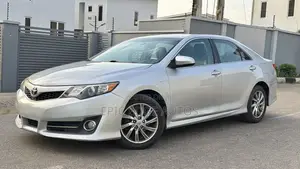 Toyota Camry SE 4dr Sedan (2.5L 4cyl 6A) 2014 Silver
