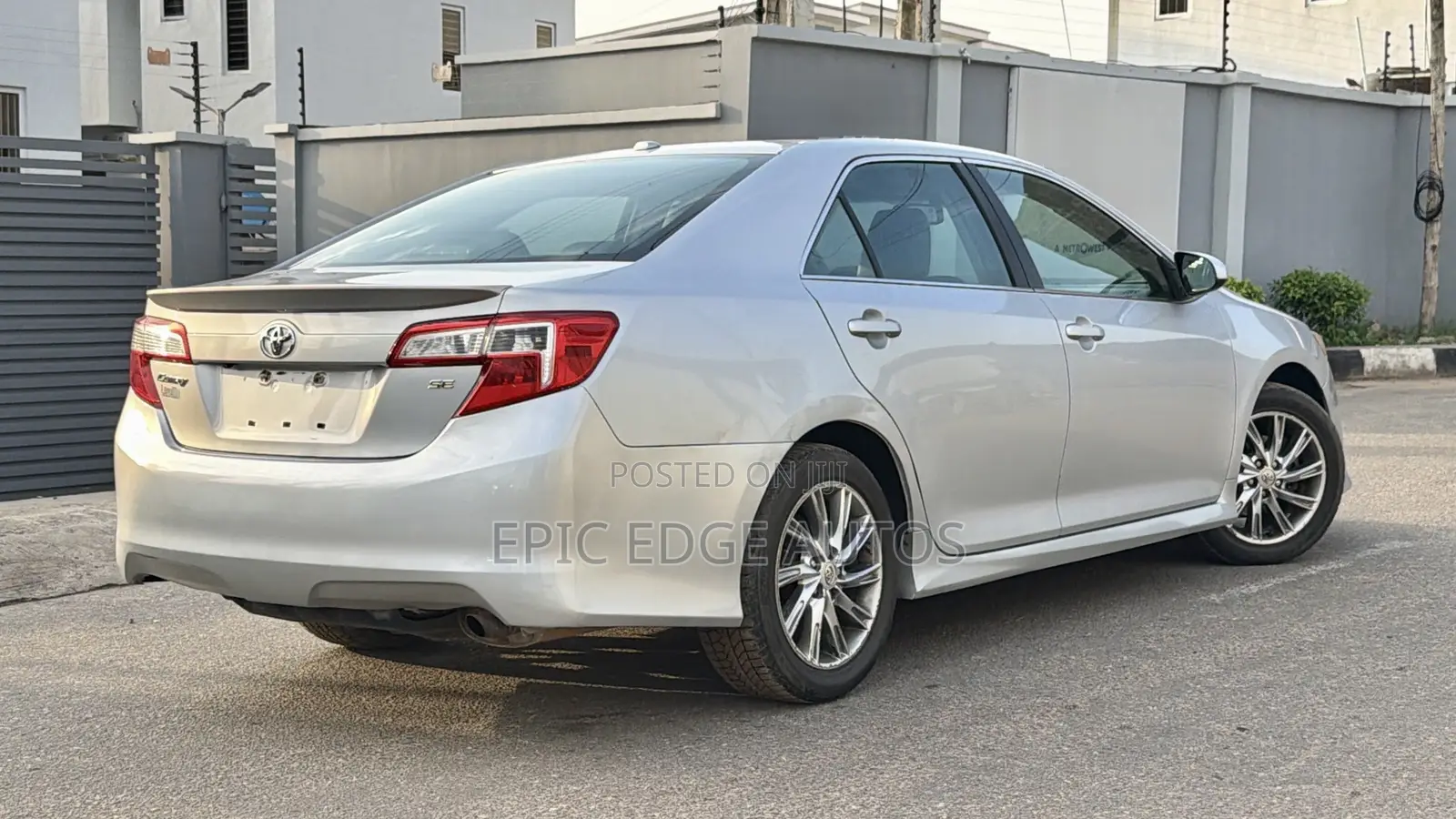 Toyota Camry SE 4dr Sedan (2.5L 4cyl 6A) 2014 Silver