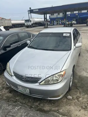 Toyota Camry LE 4dr Sedan (2.4L 4cyl 5M) 2003 Silver