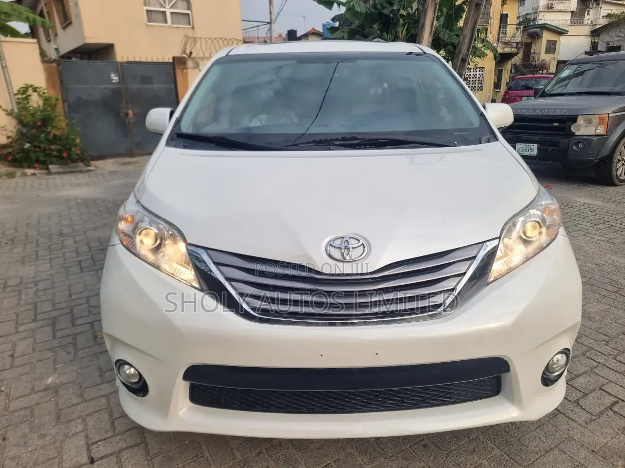 Toyota Sienna XLE 7-Passenger 4dr Minivan AWD (3.5L 6cyl 6A) 2015 White