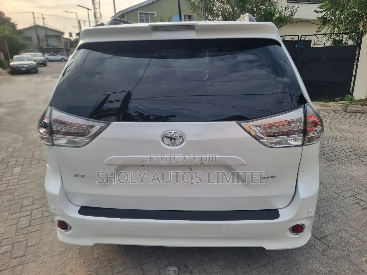 Toyota Sienna XLE 7-Passenger 4dr Minivan AWD (3.5L 6cyl 6A) 2015 White