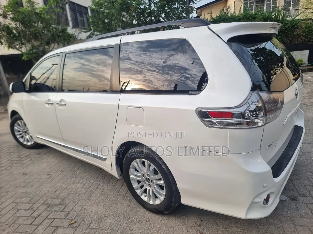 Toyota Sienna XLE 7-Passenger 4dr Minivan AWD (3.5L 6cyl 6A) 2015 White