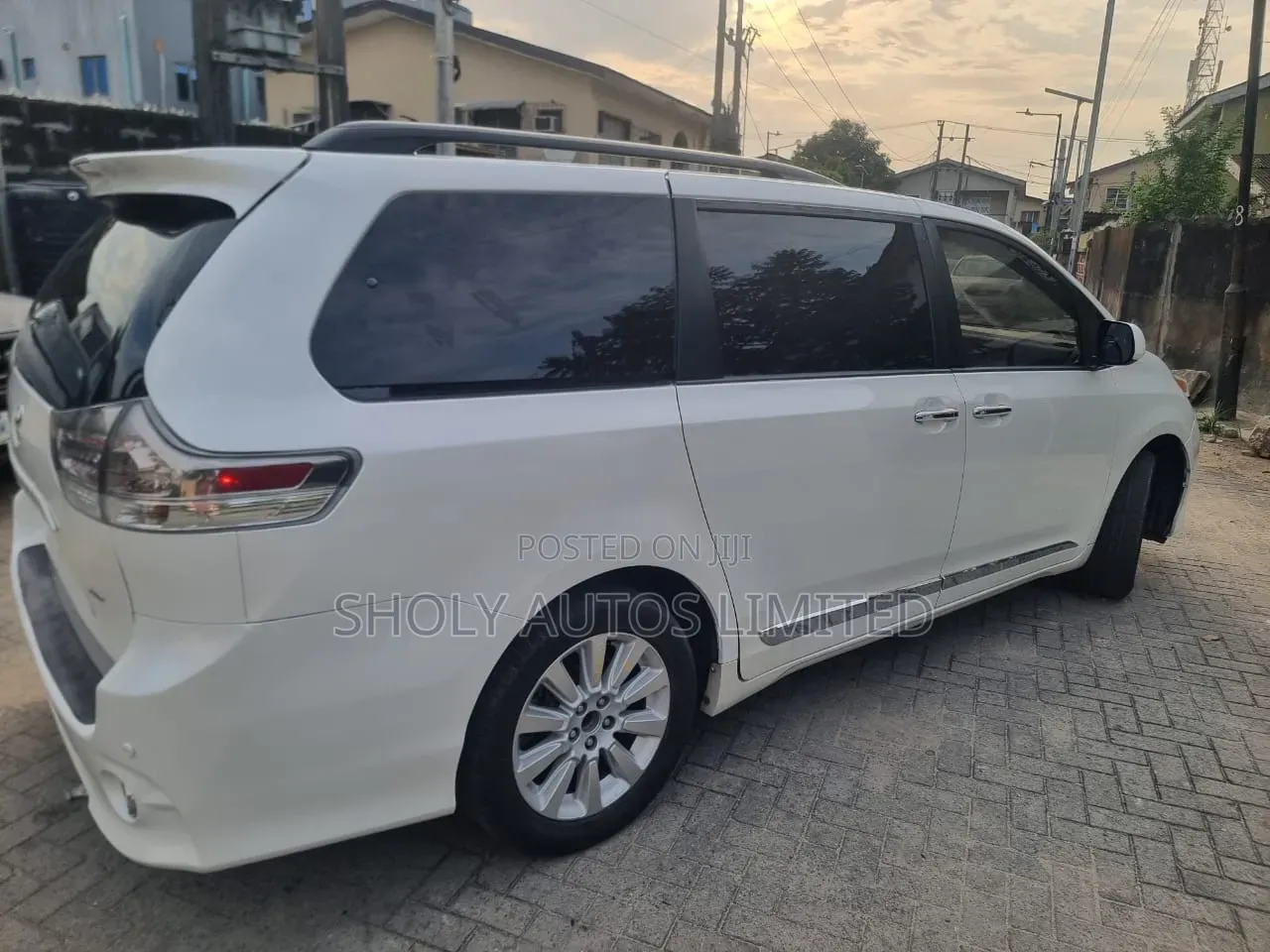 Toyota Sienna XLE 7-Passenger 4dr Minivan AWD (3.5L 6cyl 6A) 2015 White