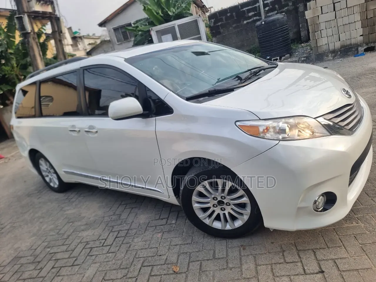 Toyota Sienna XLE 7-Passenger 4dr Minivan AWD (3.5L 6cyl 6A) 2015 White