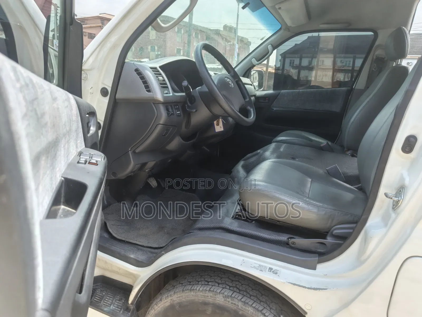 Toyota HiAce 2015 White