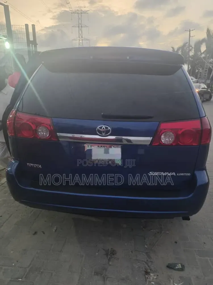 Toyota Sienna 2007 Blue