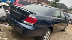 Toyota Camry LE 4dr Sedan (2.4L 4cyl 5A) 2005 Blue
