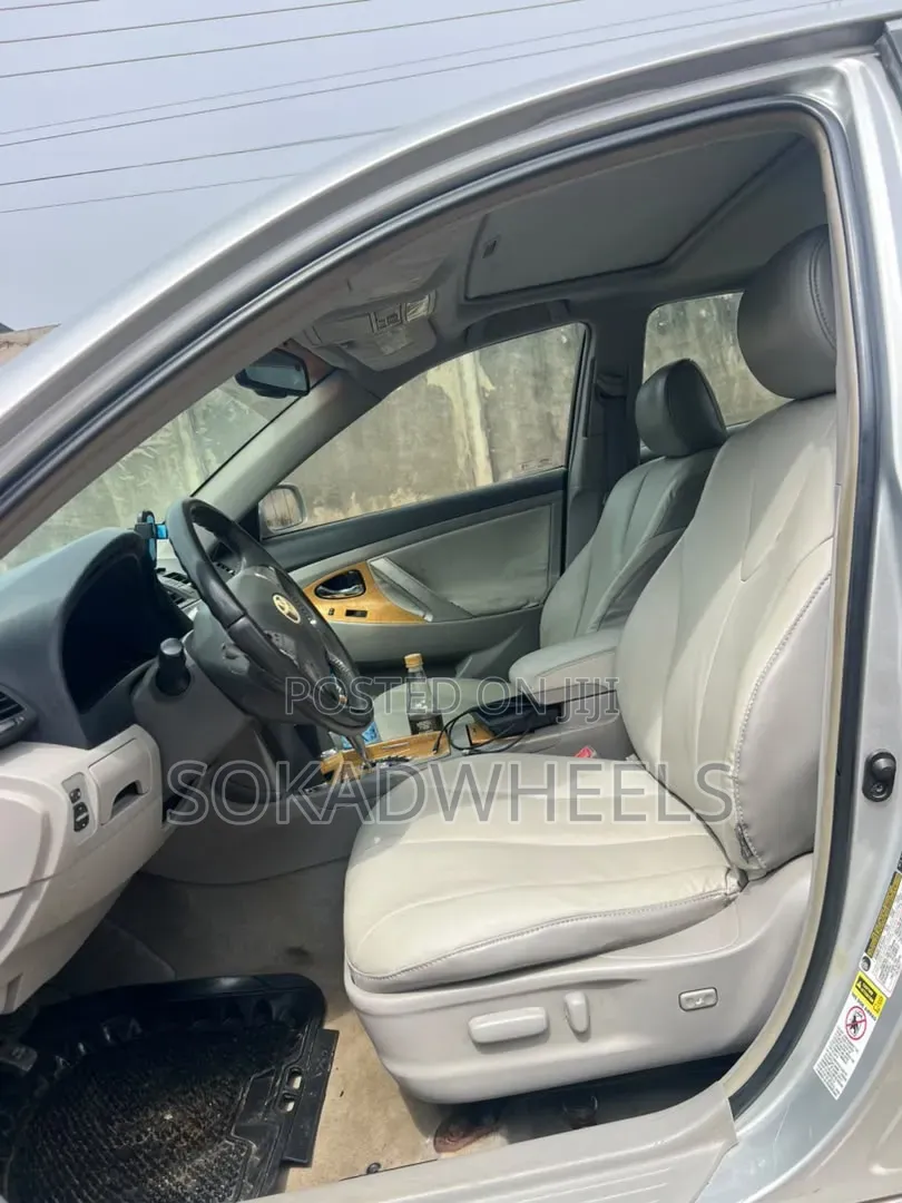Toyota Camry XLE V6 4dr Sedan (3.5L 6cyl 6AM) 2008 Silver