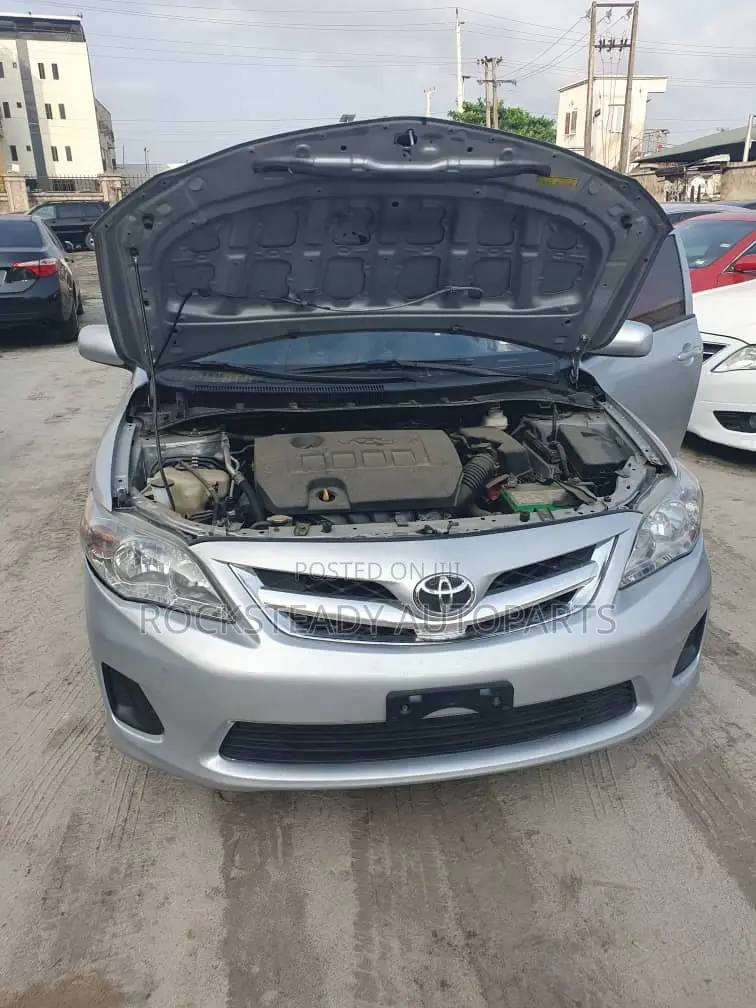 Toyota Corolla LE 4dr Sedan (1.8L 4cyl 4A) 2013 Silver