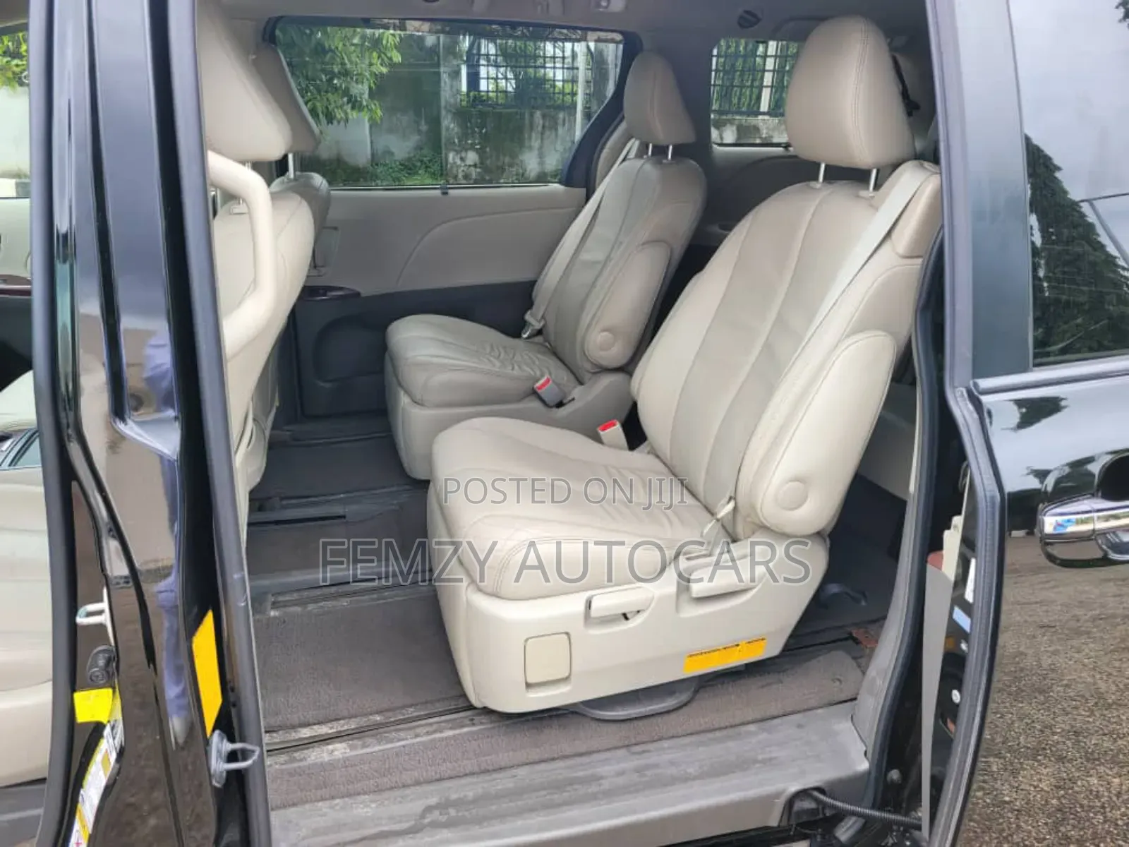 Toyota Sienna 2013 Black