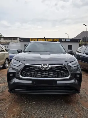 Toyota Highlander XLE 2022 Gray