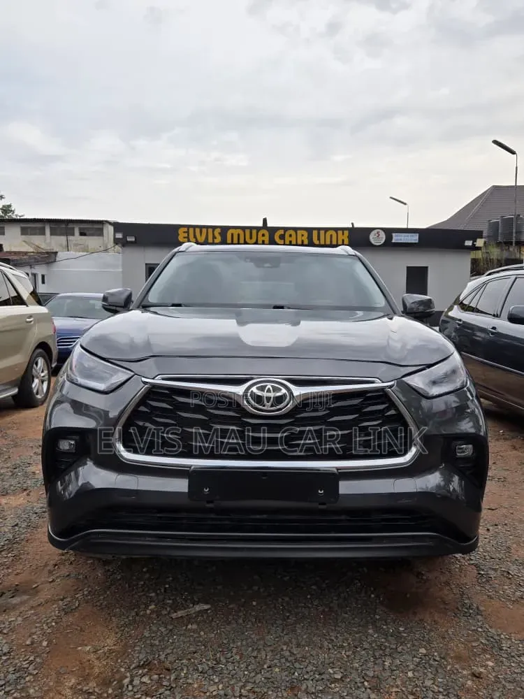 Toyota Highlander XLE 2022 Gray