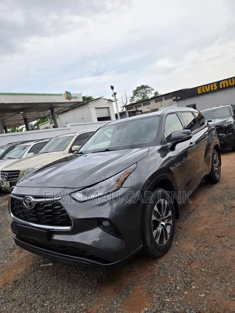 Toyota Highlander XLE 2022 Gray