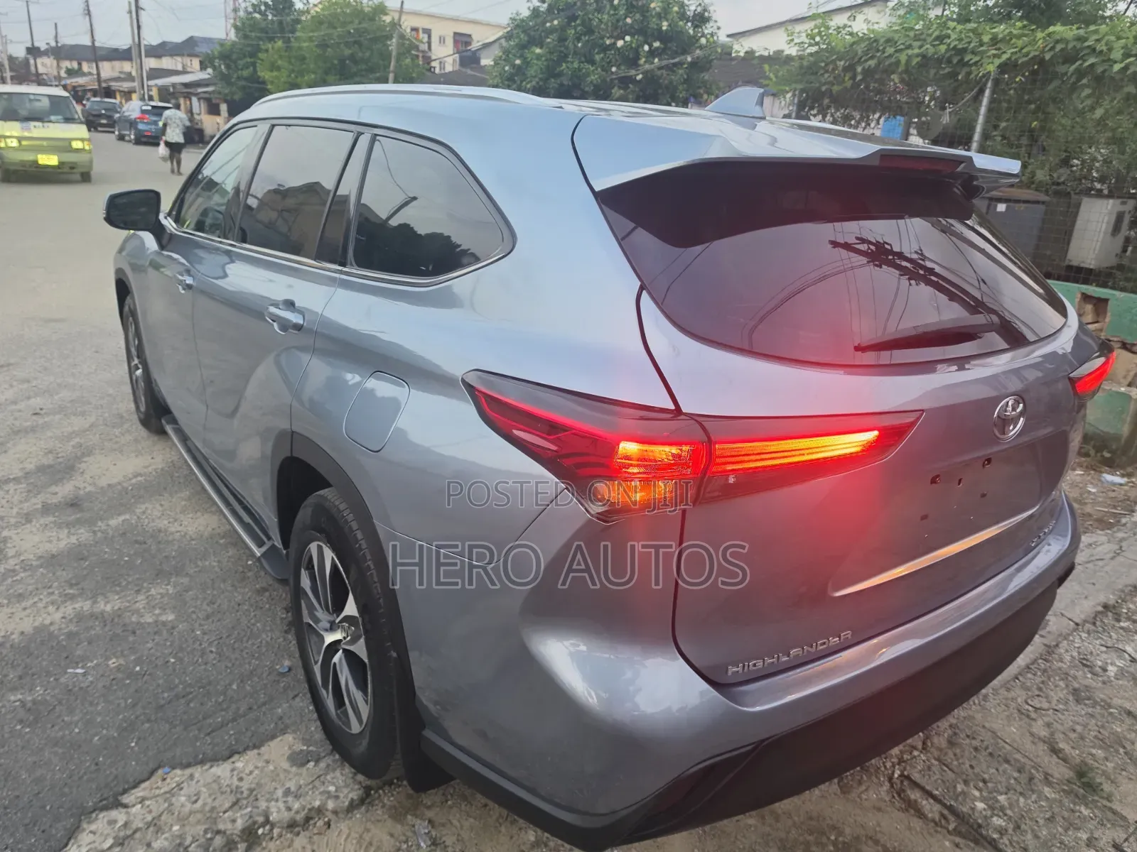 Toyota Highlander XLE AWD 2020 Blue