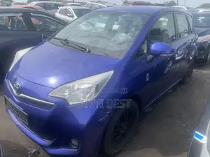 Toyota Verso 2017 Blue