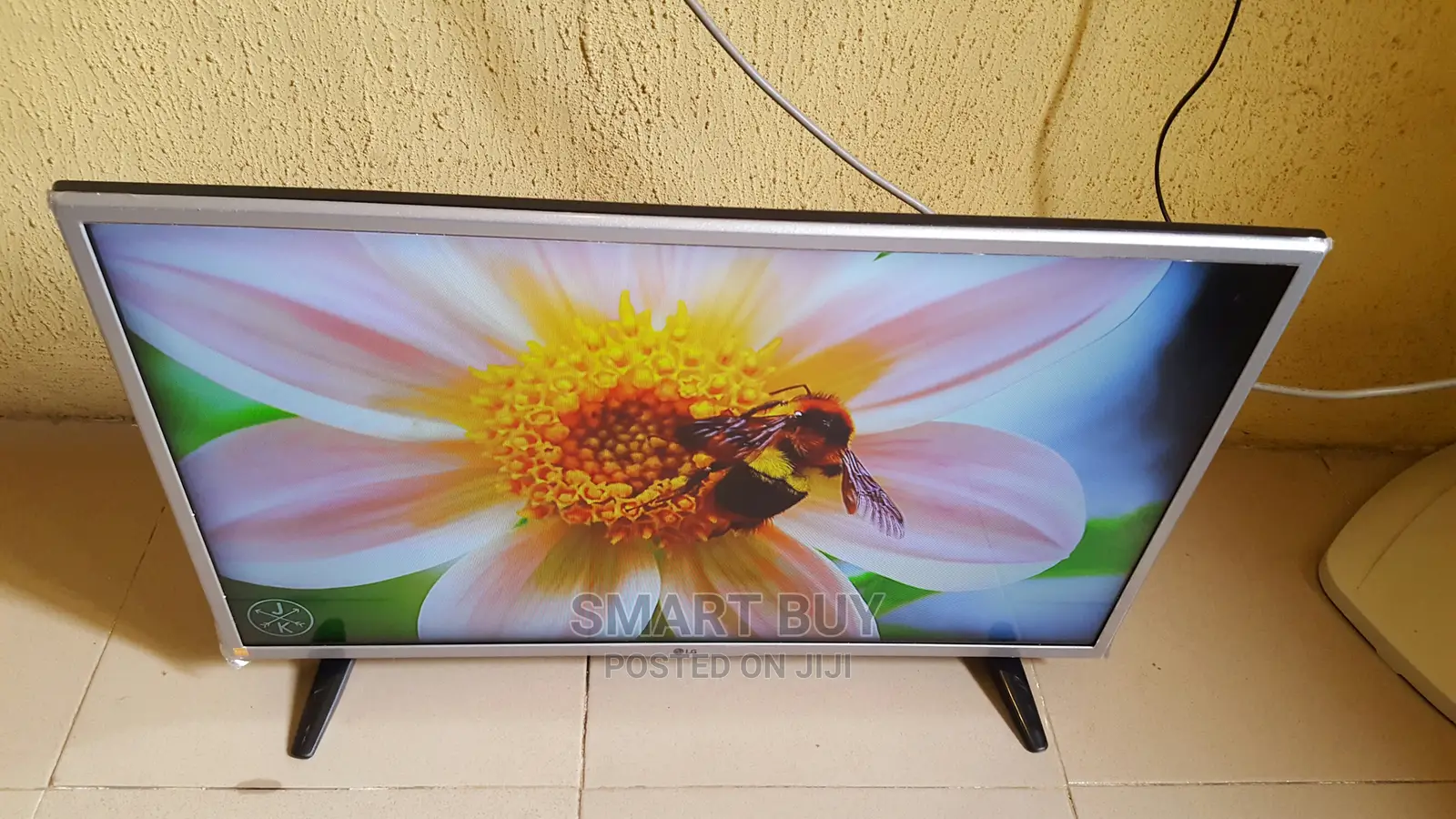 Lg Web O.S 32lj570b 32 Inches Smart Tv With Built-in Wi-Fi