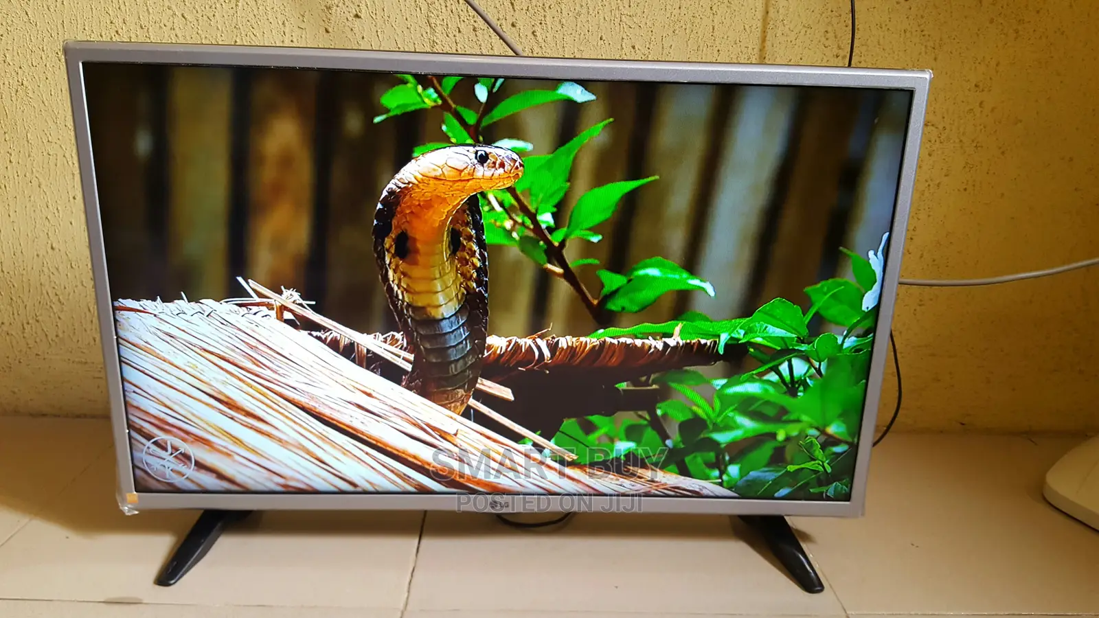 Lg Web O.S 32lj570b 32 Inches Smart Tv With Built-in Wi-Fi