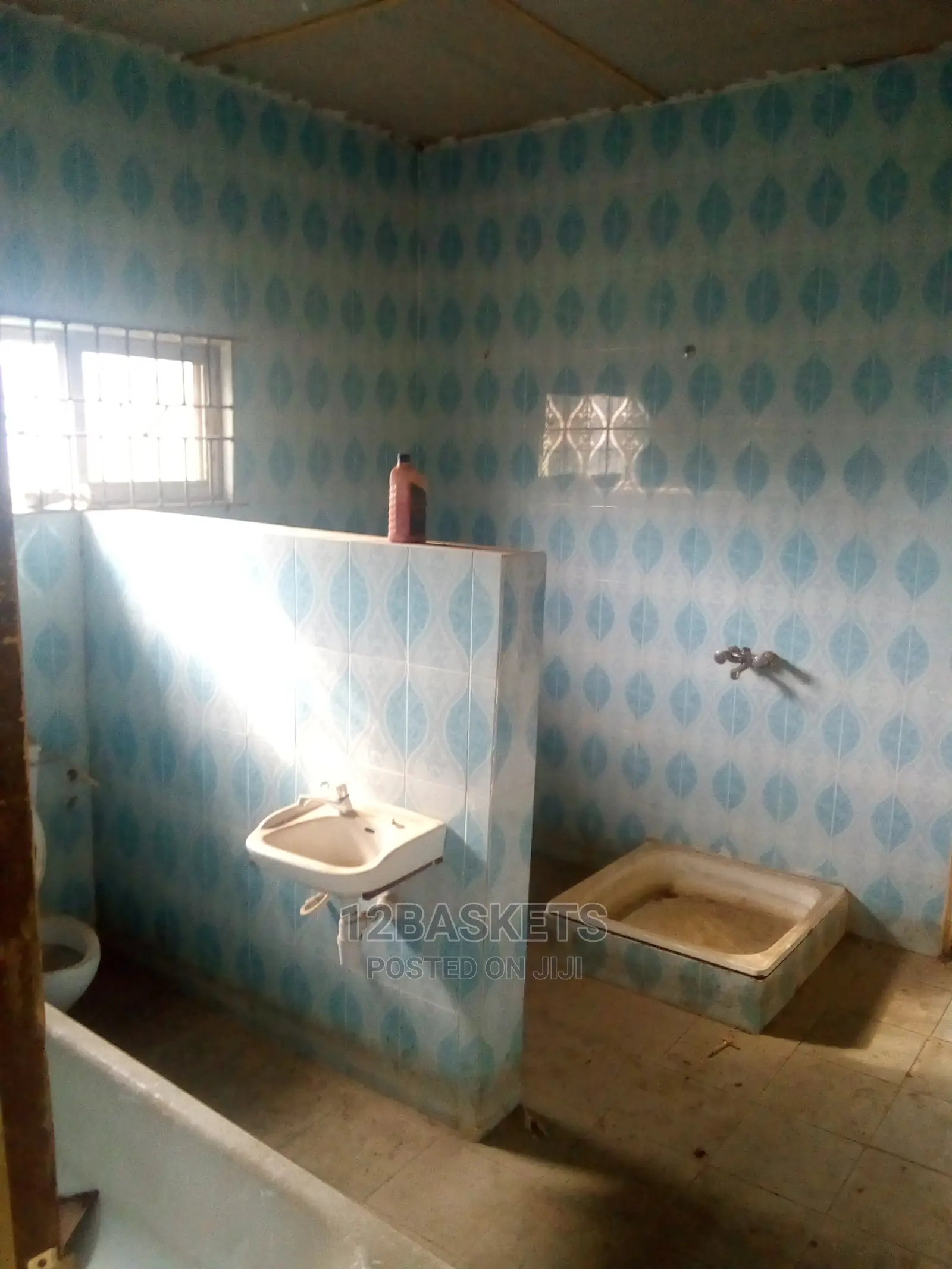 5bdrm House in Magodo Phase 1 for sale