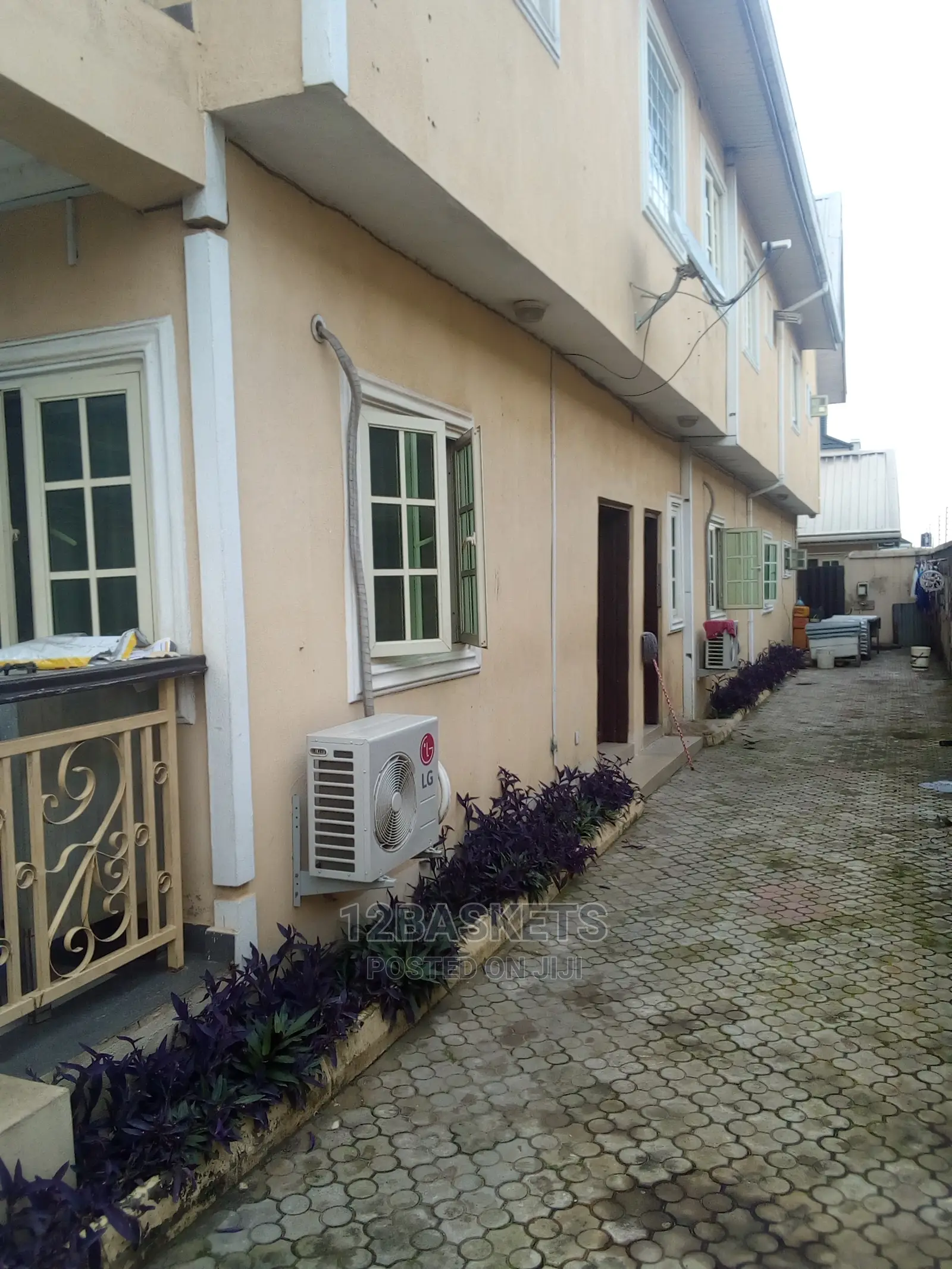 Furnished 3bdrm Apartment in Magodo for rent