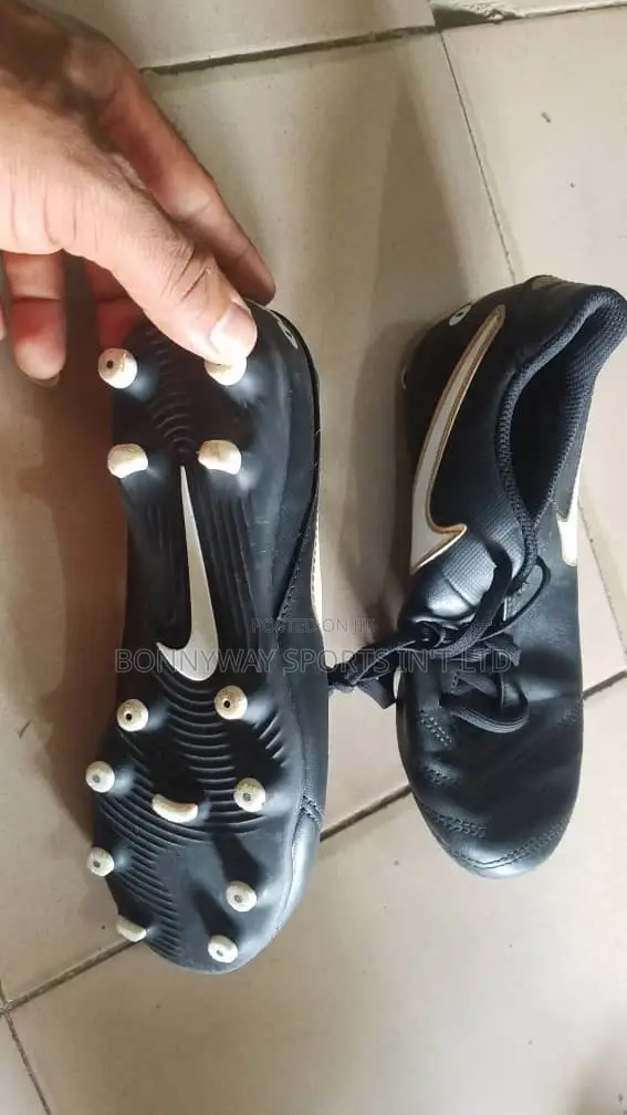 Size 35.5 Children Soccer Boot