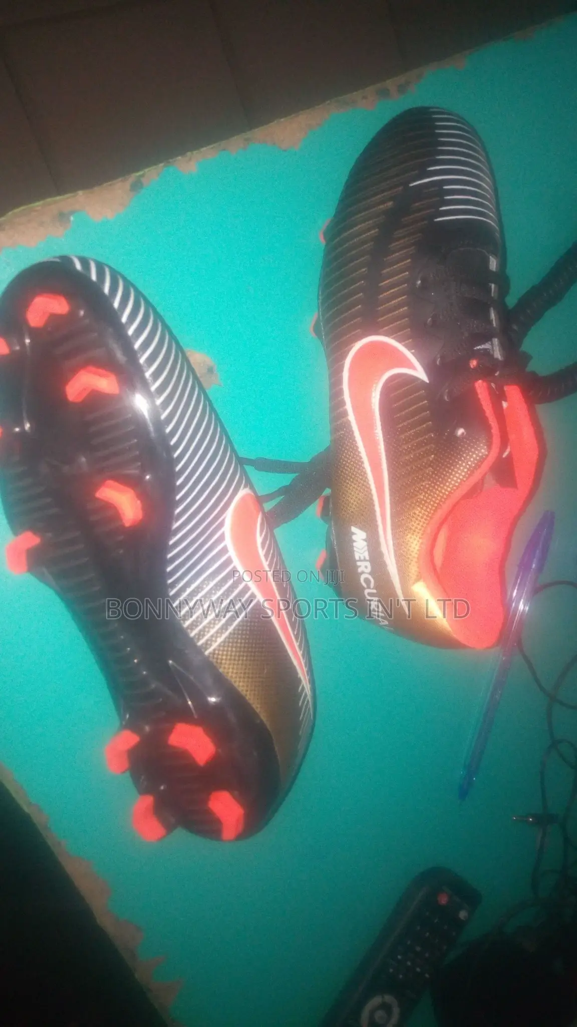 Get Ur Bradnew Soccer Children Boot