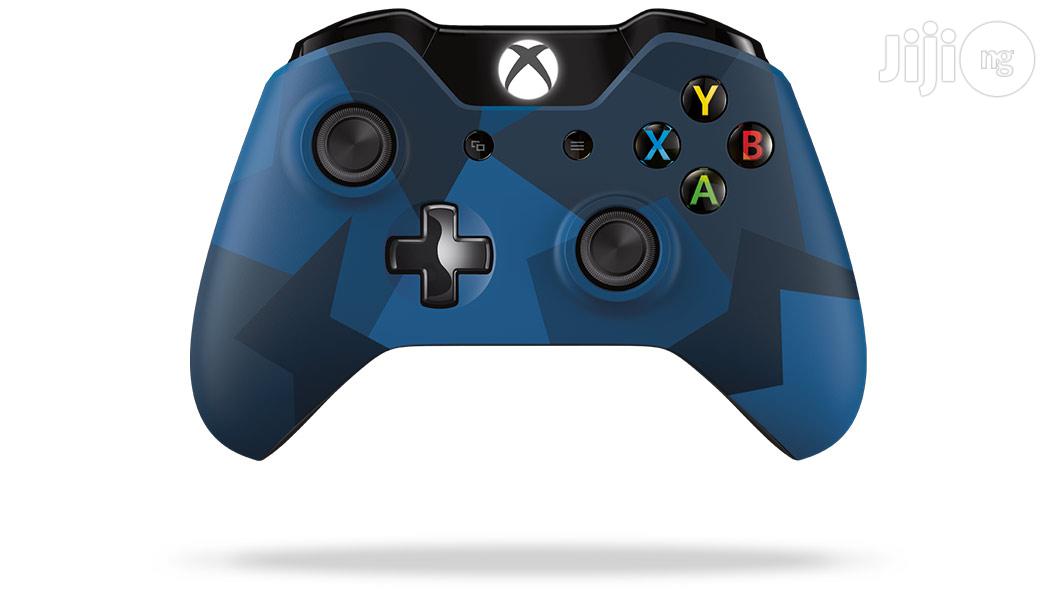 Xbox One Special Edition Midnight Forces Wireless Controller