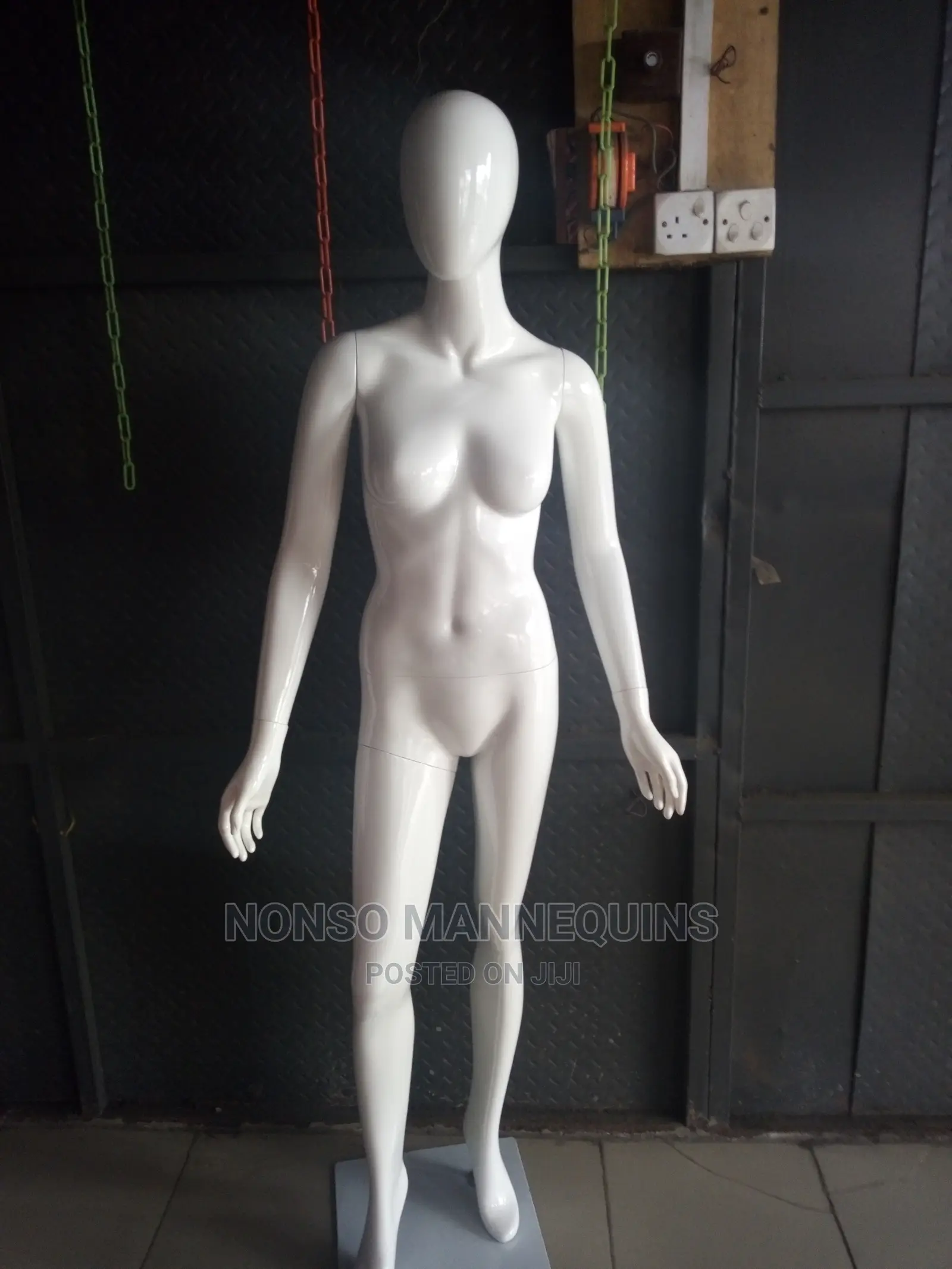 Egg Face Full Body Glossy White Female Mannequin Display