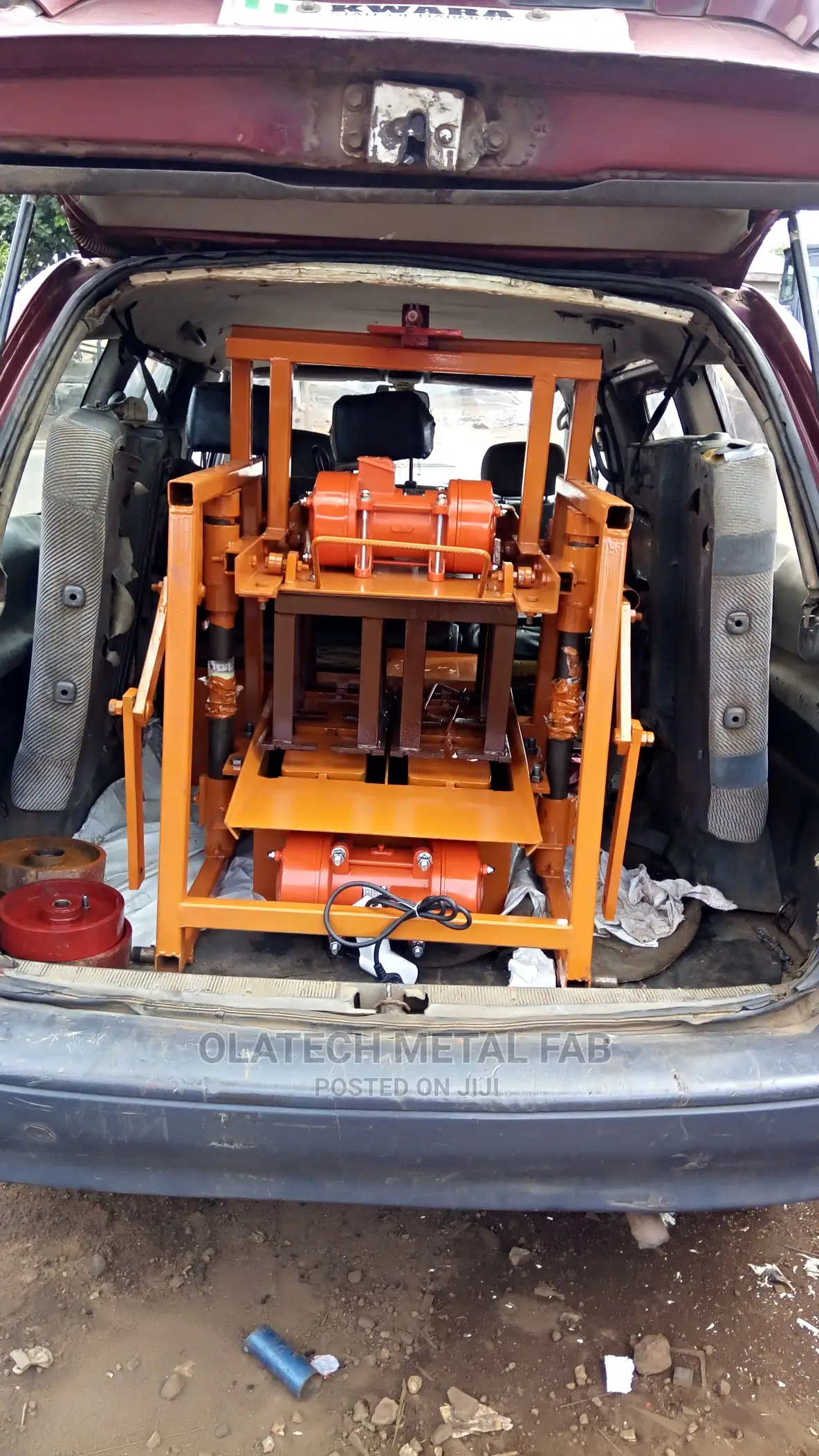 Concrete Block Molding Machine