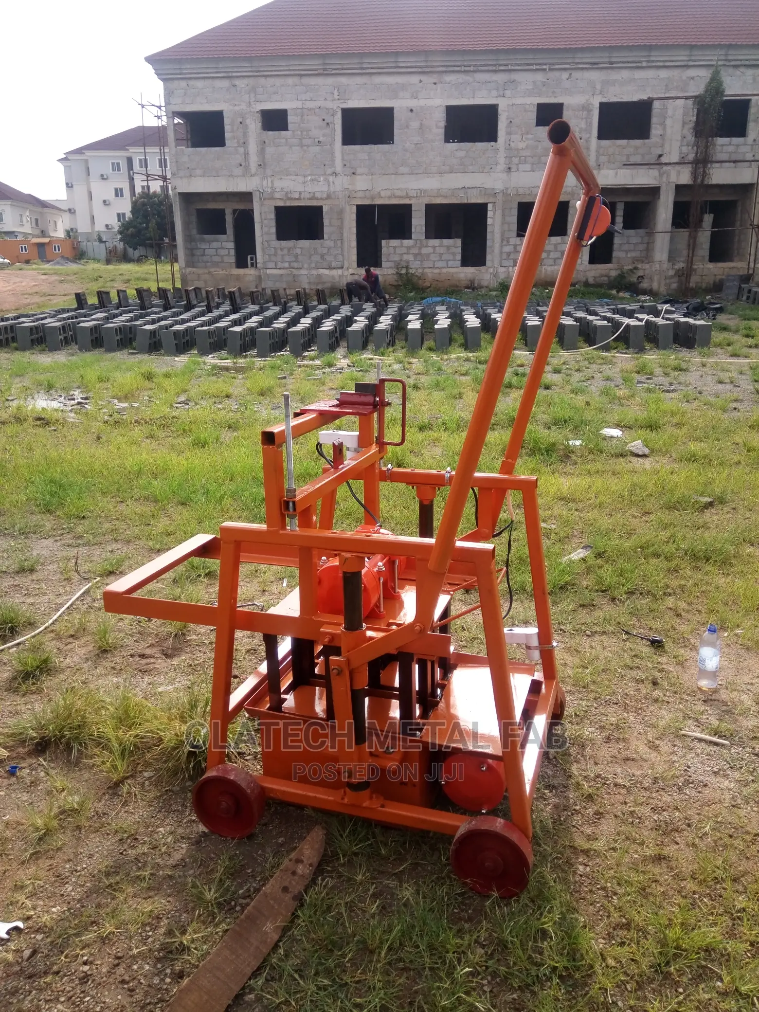 Concrete Block Molding Machine