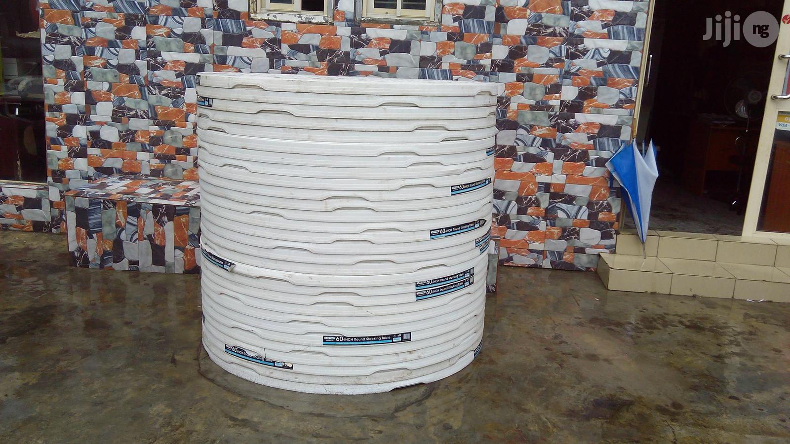 Quality Lifetime Round Usa Products Plastic Table.