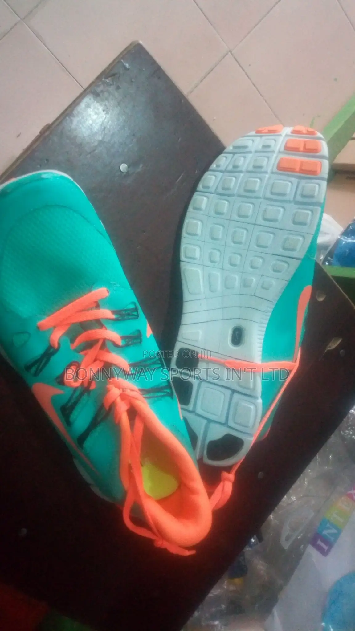 Nike Size 42 Juggling Canvas