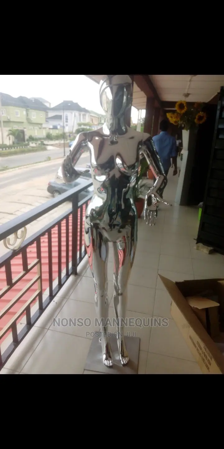 R M1 Faceless Silver Female Mannequin