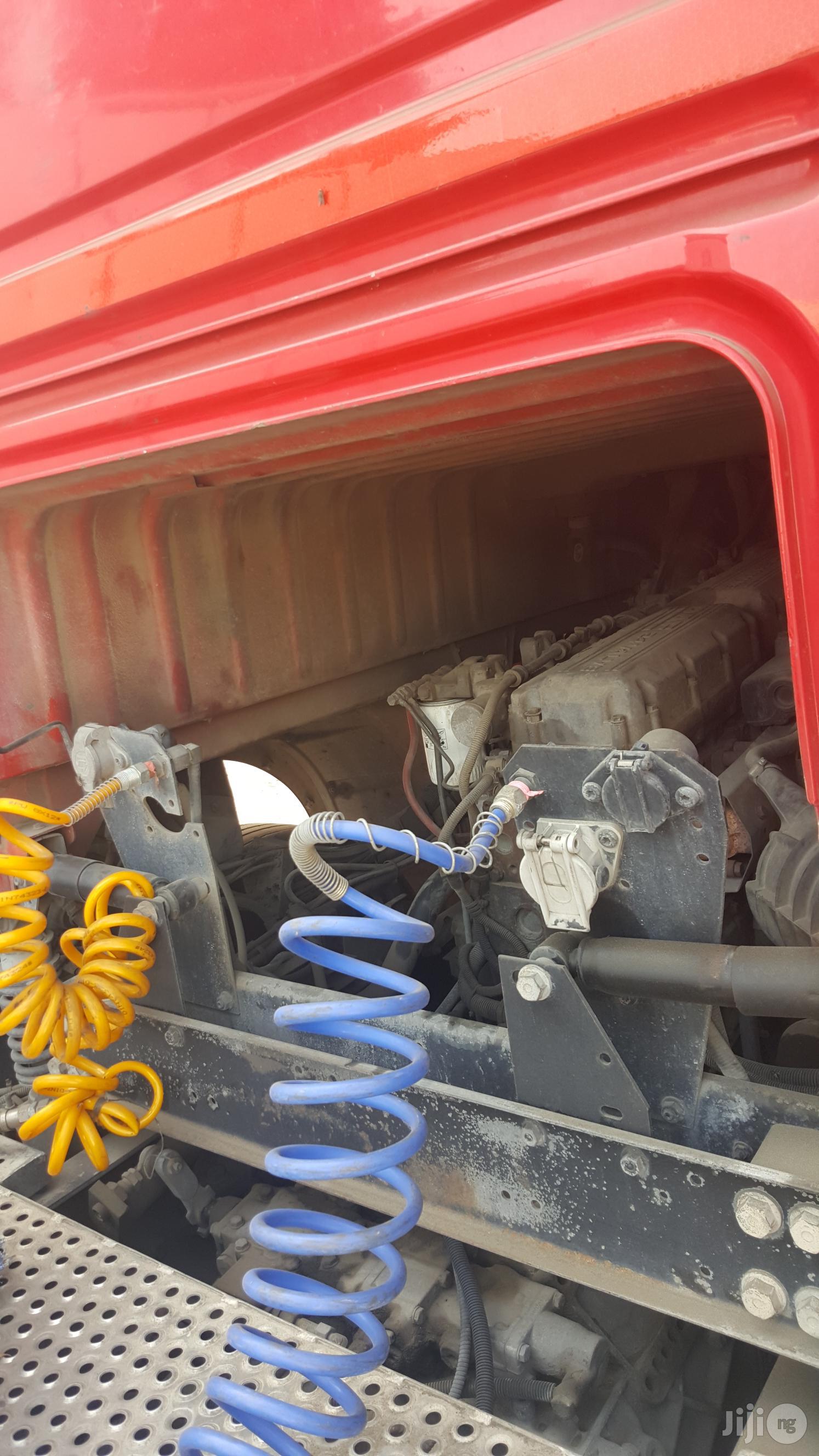 Tokunbo Daf 95XF Six Tyres Trailer Head Truck
