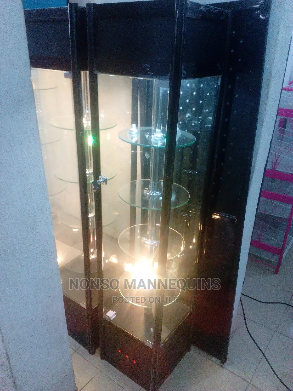 High Quality Jewelries Showglass Display