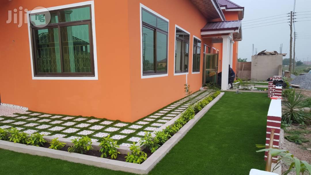 Turkish Artificial Grass Carpet for Sale.(FREE DELIVERY)