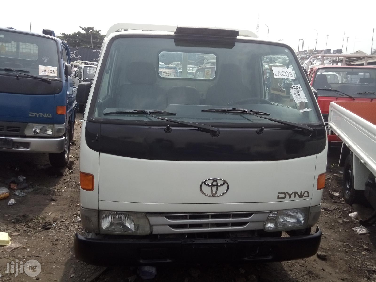 Toyota Dyna 100 2001 White