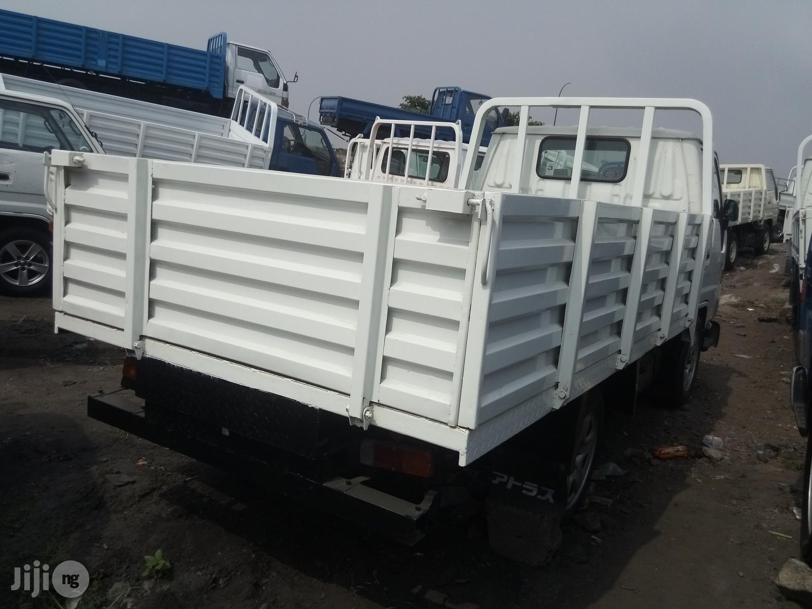 Toyota Dyna 100 2001 White