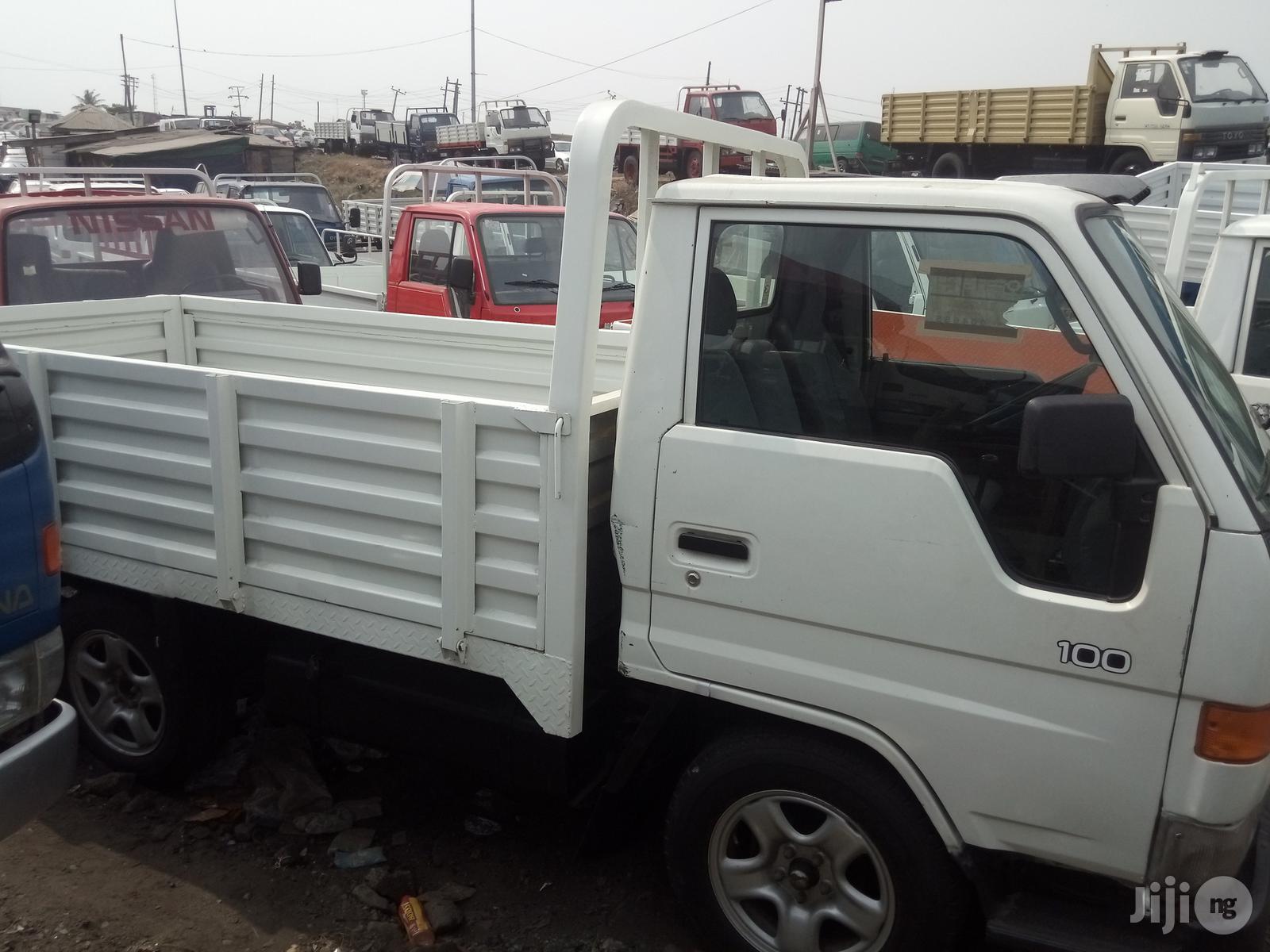 Toyota Dyna 100 2001 White