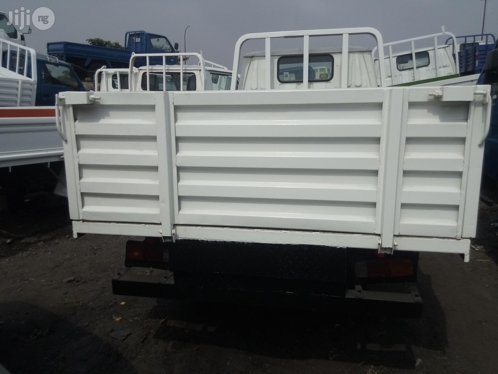 Toyota Dyna 100 2001 White