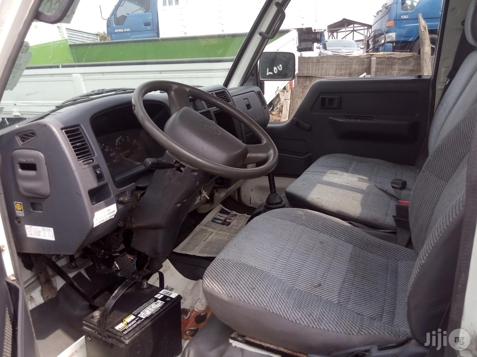 Toyota Dyna 100 2001 White