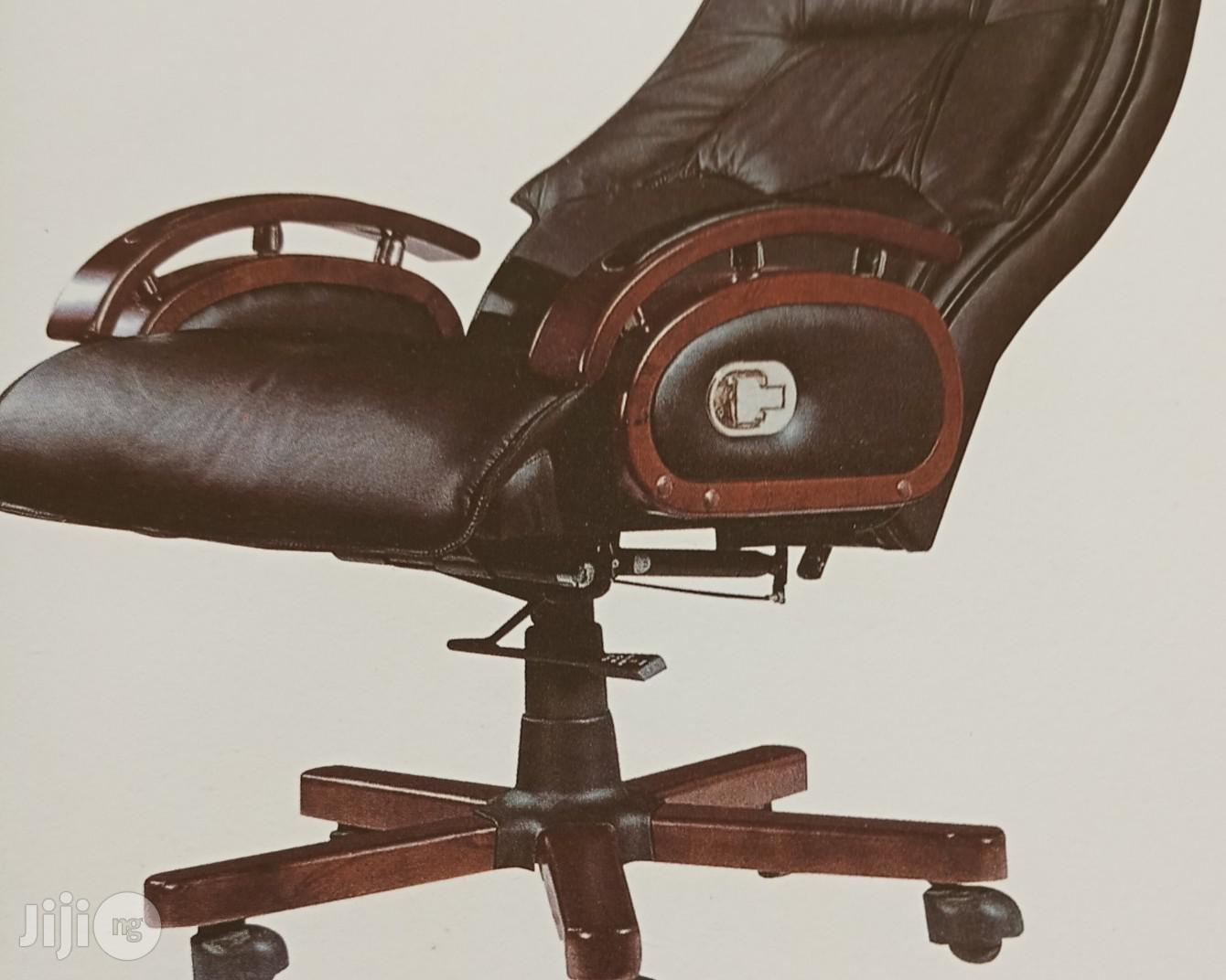 Quality Executive Leather Swivel Office Chair.