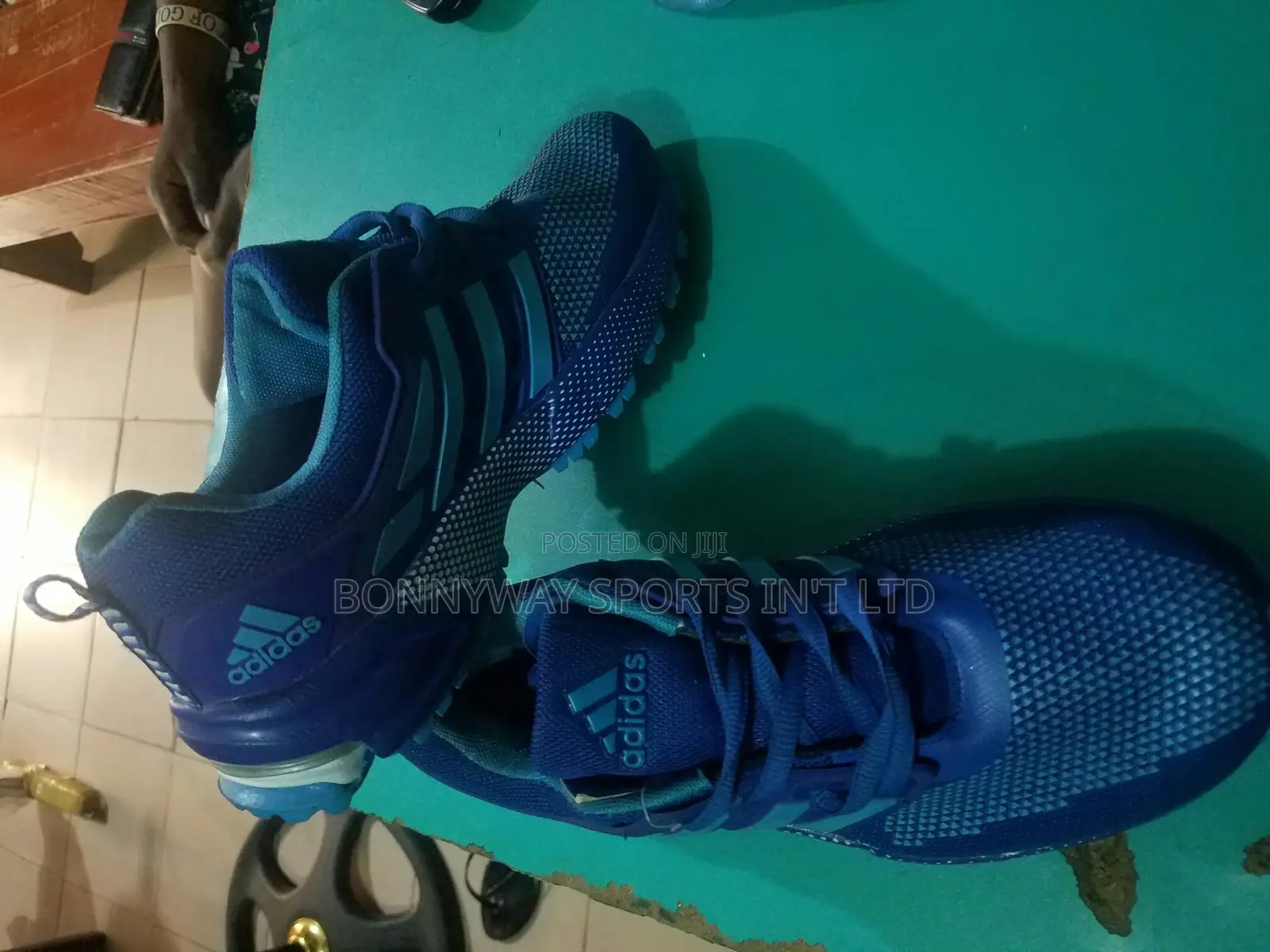 Adidas Jugging Size 44 Canvas